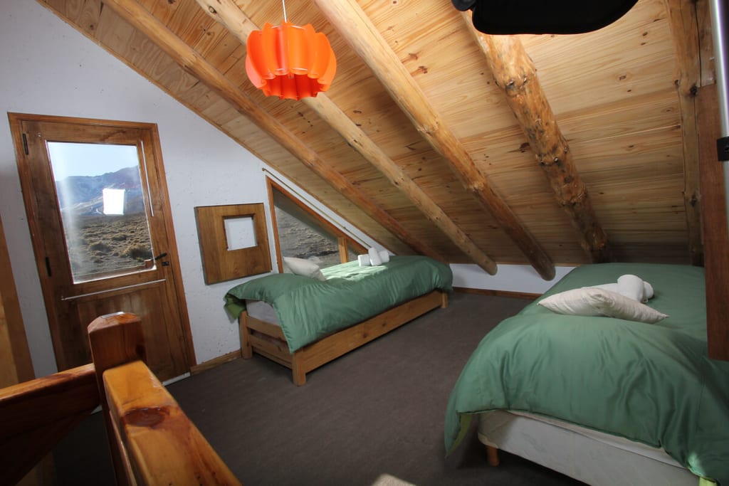 Dormitorio con camas individuales.