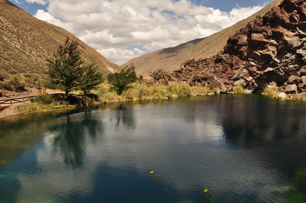 Termas de Los Molles, aguas mineralizadas que afloran en plena cordillera.